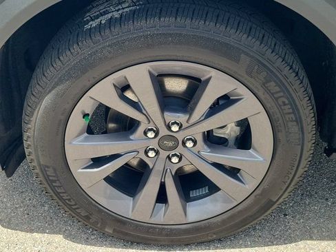 Used 2024 Ford Explorer XLT w/ Equipment Group 202A AWD/4WD image 8