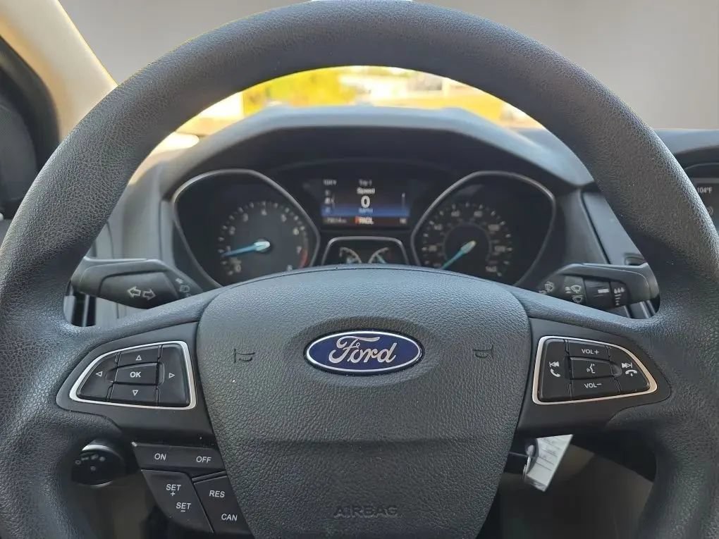 Used 2015 Ford Focus SE FWD image 11