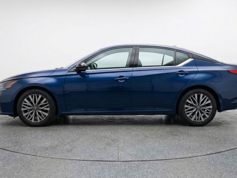 Used 2025 Nissan Altima 2.5 SV image 5