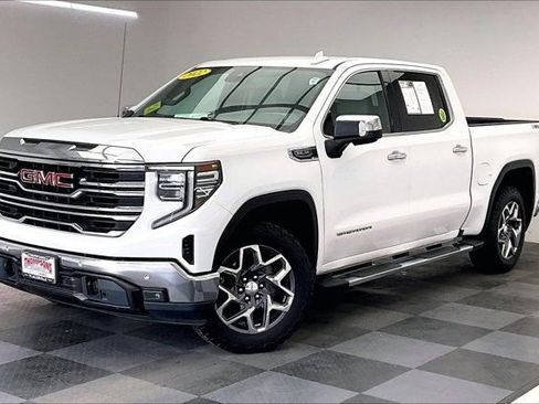 Used 2022 GMC Sierra 1500 SLT w/ SLT Premium Plus Package AWD/4WD image 12