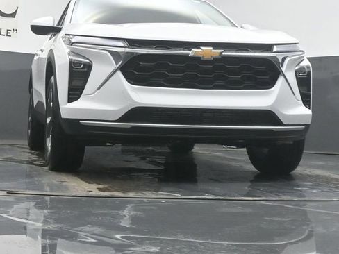 New 2026 Chevrolet Trax LT w/ Driver Confidence Package image 3