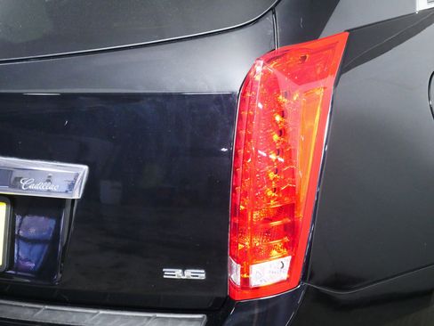 Used 2013 Cadillac SRX Luxury image 17