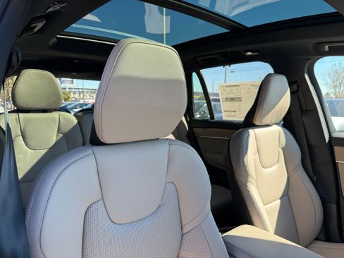 New 2026 Volvo XC90 T8 Ultra w/ Protection Package Premier image 9