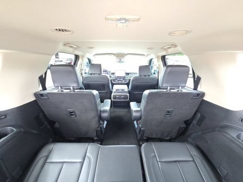 Used 2024 Ford Expedition XLT RWD image 15