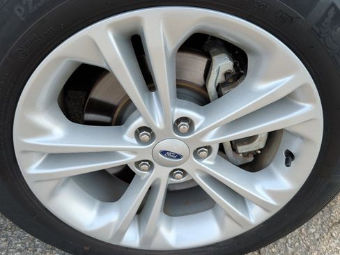 Used 2019 Ford Taurus SEL w/ Equipment Group 201A image 4