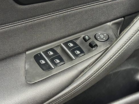 Used 2018 BMW 530i xDrive image 25