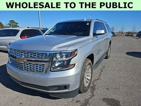 Used 2020 Chevrolet Suburban LT image 3