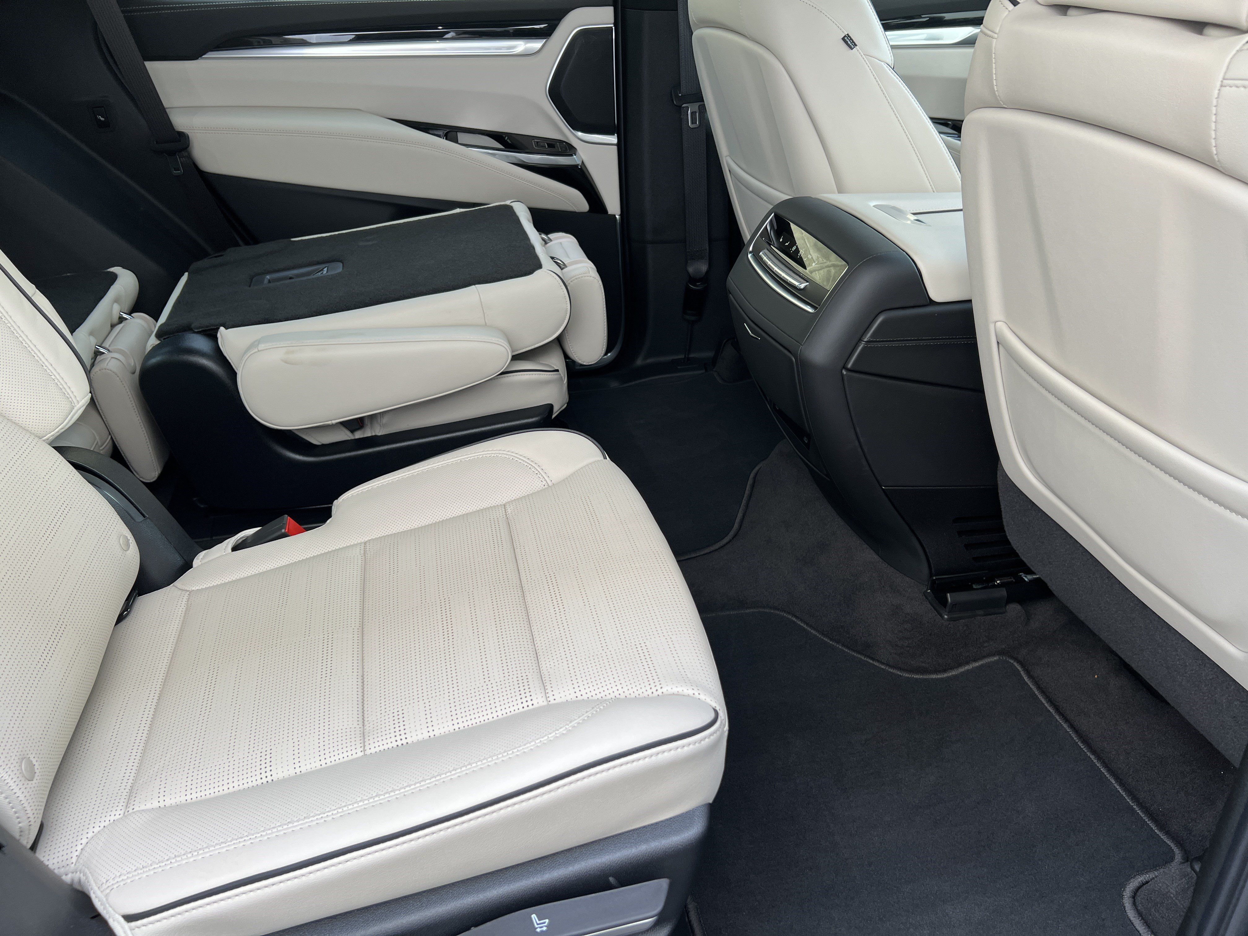 Used 2026 Cadillac Escalade Sport AWD/4WD image 24