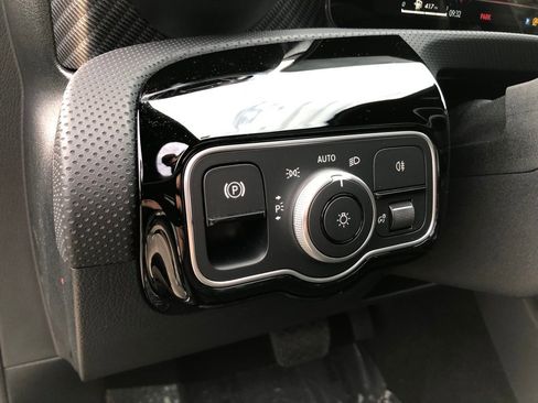 Used 2025 Mercedes-Benz CLA 250 4MATIC image 13