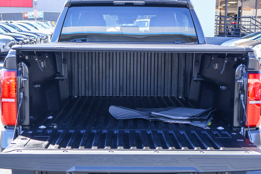 Used 2025 Toyota Tacoma SR5 AWD/4WD image 14