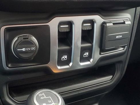 Used 2025 Jeep Wrangler Sport AWD/4WD image 26