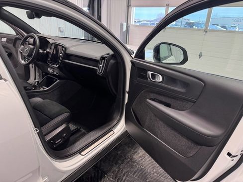 Used 2022 Volvo C40 P8 Recharge Ultimate image 19