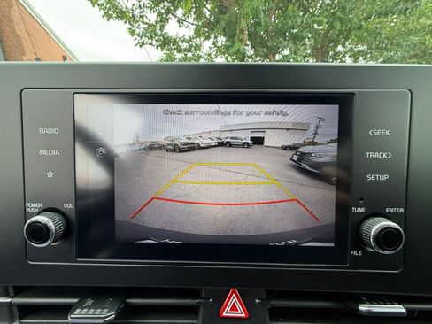 Used 2025 Kia Sportage LX FWD image 23