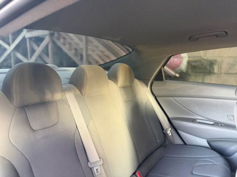 Used 2021 Hyundai Elantra SE FWD image 23