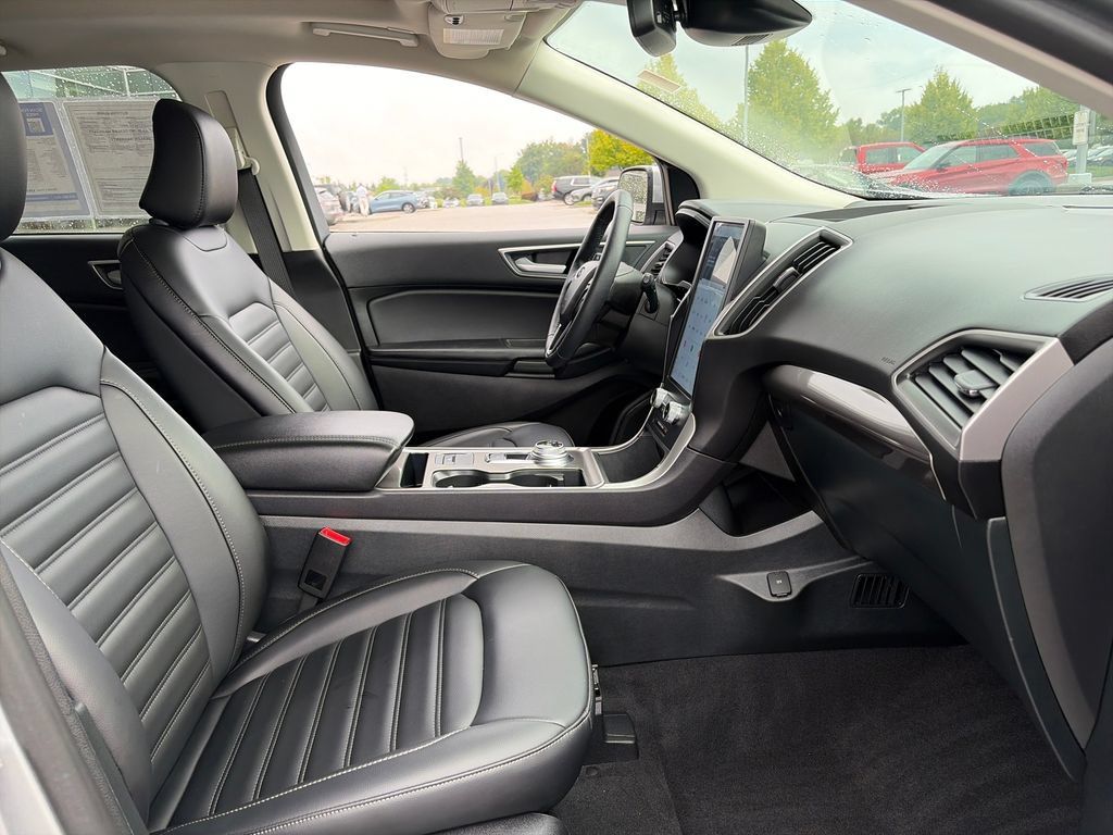 Used 2024 Ford Edge SEL w/ Convenience Package AWD/4WD image 11