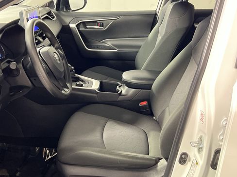 Used 2025 Toyota RAV4 XLE AWD/4WD image 14