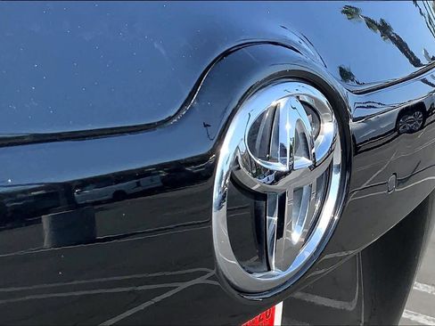 Used 2018 Toyota Highlander Limited FWD image 29