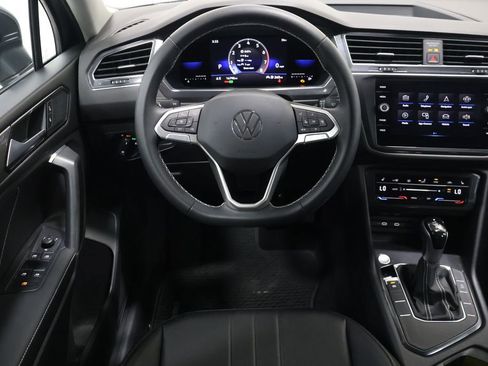 Used 2023 Volkswagen Tiguan SE image 16