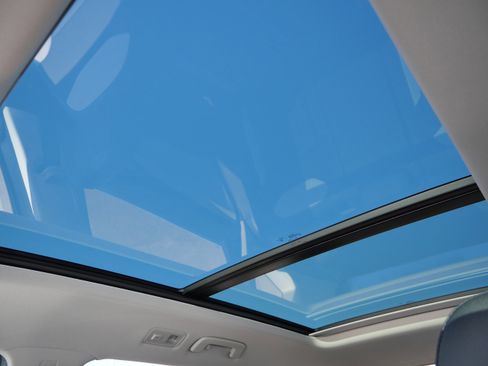 Certified 2025 Volkswagen Taos SEL image 34