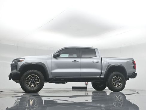 Used 2024 Chevrolet Colorado ZR2 w/ Technology Package image 8