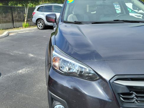 Used 2019 Subaru Crosstrek 2.0i Premium w/ Moonroof Package AWD/4WD image 7