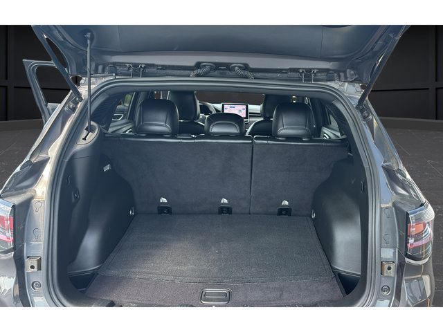 Used 2024 Jeep Compass Trailhawk w/ Trailhawk Elite Group AWD/4WD image 24