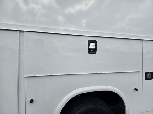 New 2025 Chevrolet Express 3500 w/ Power Convenience Package image 8