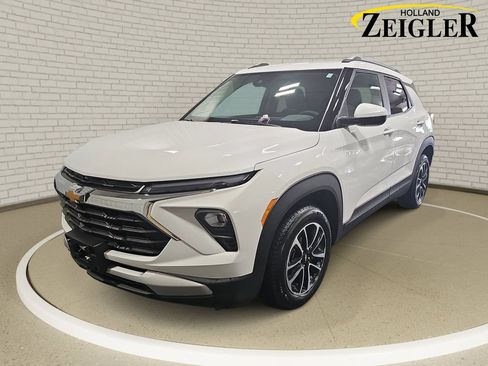 Used 2025 Chevrolet TrailBlazer LT AWD/4WD image 1
