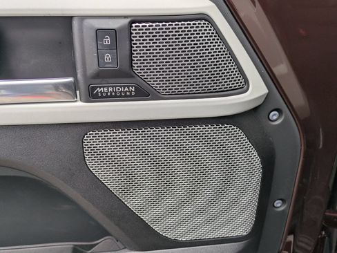 Used 2023 Land Rover Defender 130 X-Dynamic SE AWD/4WD image 13