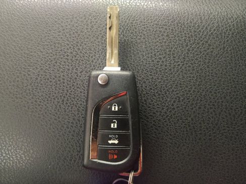 Used 2022 Toyota Camry SE FWD image 32