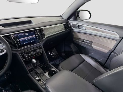Used 2022 Volkswagen Atlas Cross Sport SE w/ Panoramic Sunroof Package FWD image 24