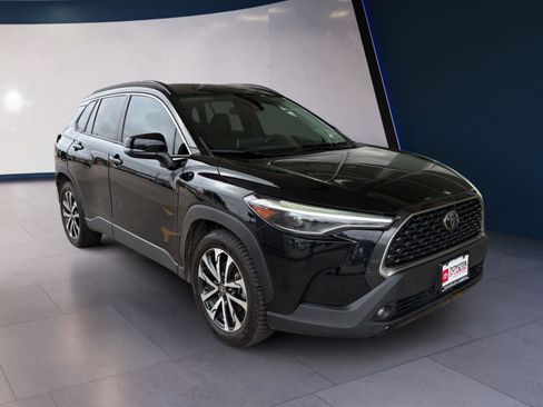 Used 2022 Toyota Corolla Cross XLE image 7