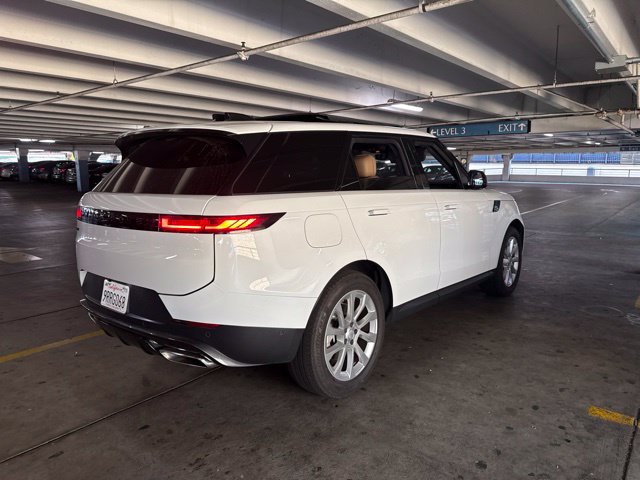 Used 2025 Land Rover Range Rover Sport SE AWD/4WD image 3