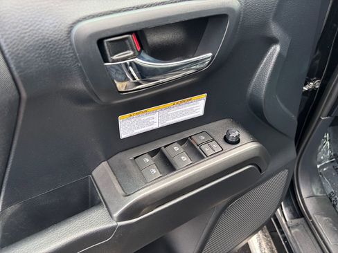 Used 2019 Toyota Tacoma TRD Off-Road w/ TRD Premium Off Road Package image 24