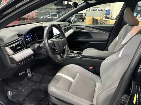 Used 2025 Toyota Camry SE w/ Convenience Package AWD/4WD image 9