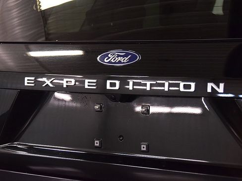 Used 2025 Ford Expedition Active AWD/4WD image 11