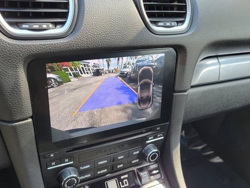 Used 2021 Porsche 718 Boxster image 19