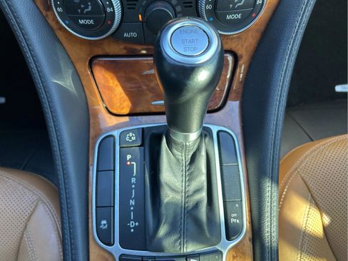 Used 2011 Mercedes-Benz SL 550 image 18