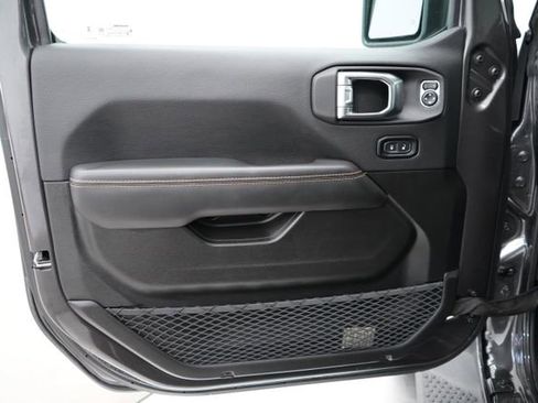 Used 2025 Jeep Wrangler Unlimited Sahara image 9