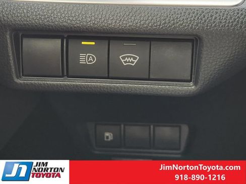 Used 2025 Toyota Prius LE FWD image 23