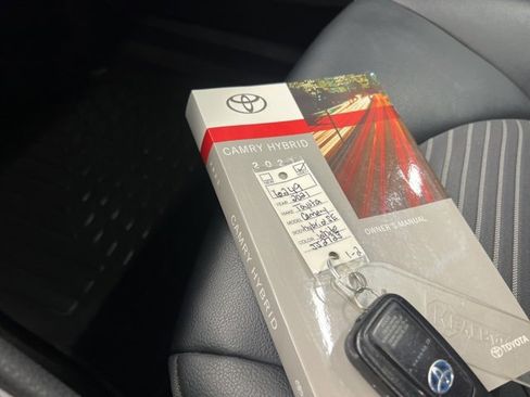 Used 2021 Toyota Camry SE w/ Cold Weather Package image 30