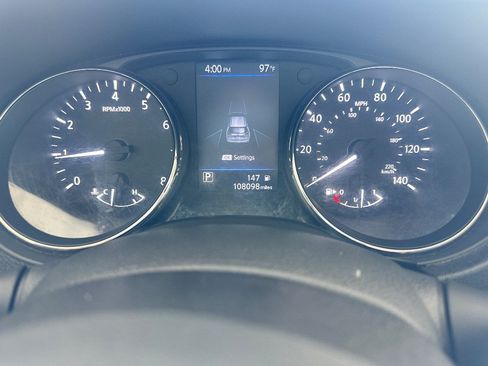 Used 2019 Nissan Rogue SL w/ Premium Package AWD/4WD image 4