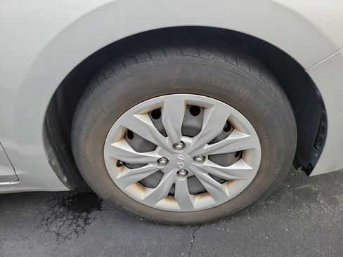 Used 2021 Hyundai Accent SE FWD image 9