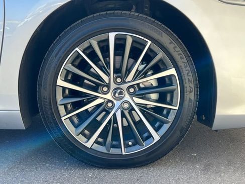 Used 2025 Lexus ES 350 w/ Premium Package FWD image 13