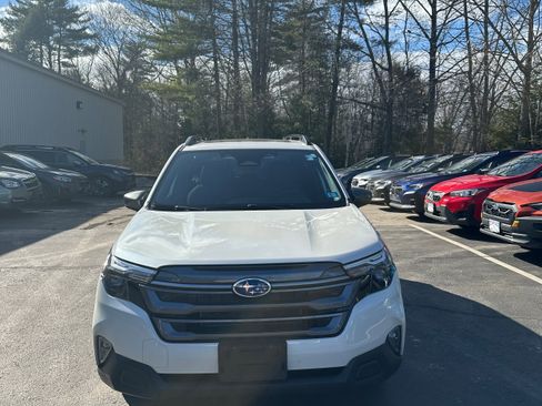 Used 2025 Subaru Forester Premium image 2