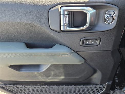 Used 2025 Jeep Gladiator Mojave w/ Convenience Group image 35