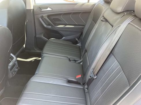 Certified 2023 Volkswagen Tiguan SE w/ Panoramic Sunroof Package FWD image 25