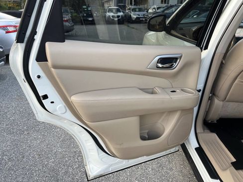 Used 2015 Nissan Pathfinder Platinum image 21