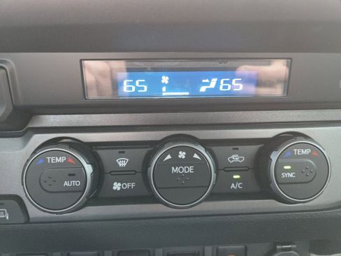 Used 2022 Toyota Tacoma TRD Sport w/ Technology Package image 33