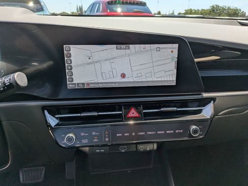 Certified 2023 Kia Niro EX FWD image 22